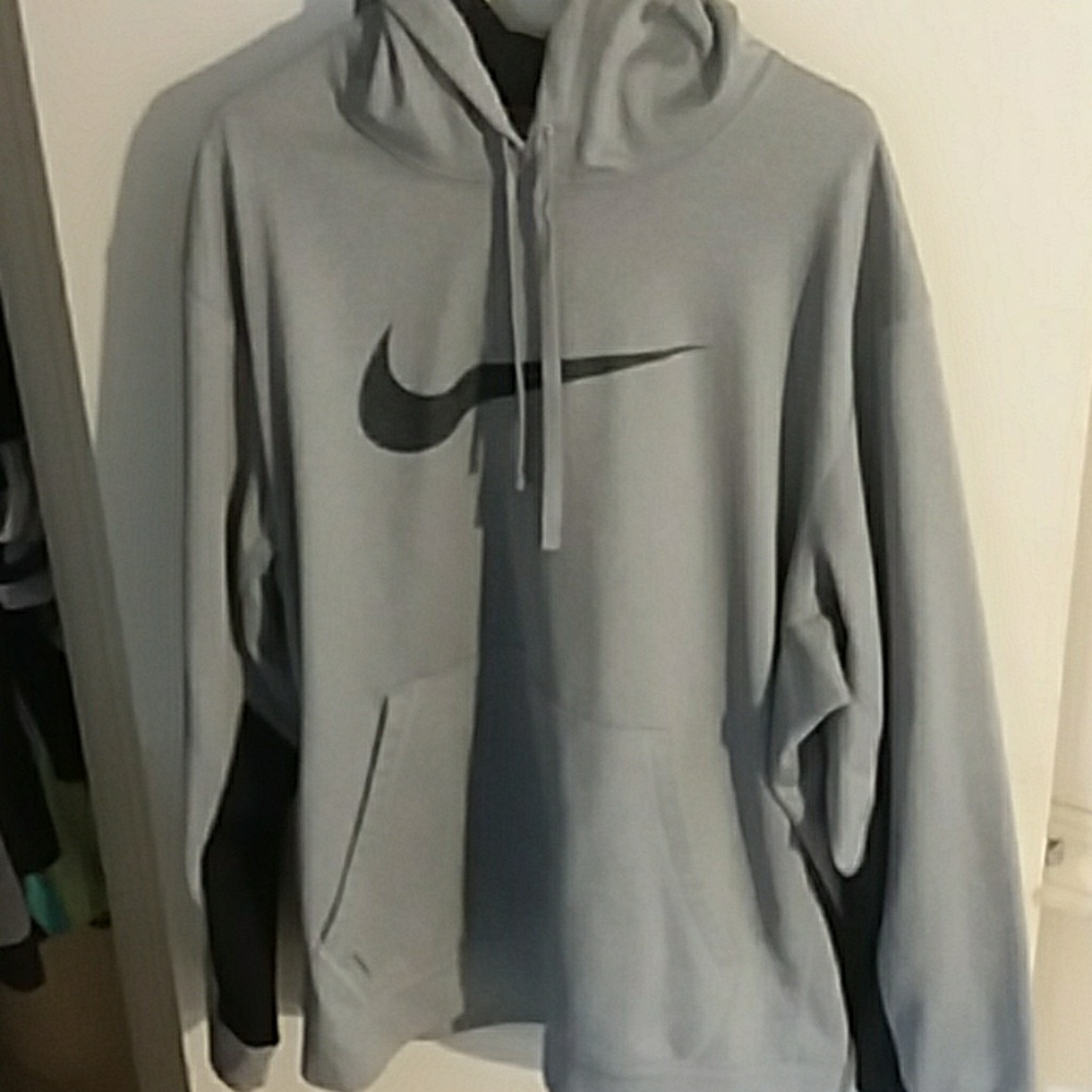 Nike Therma fit hoodie with pocket